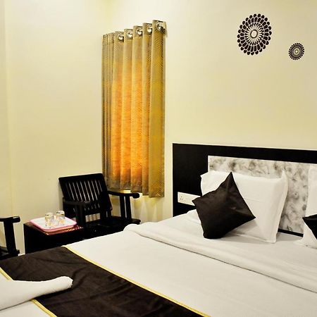 Skyotel Hotels & Banquets Vijayawāda Buitenkant foto