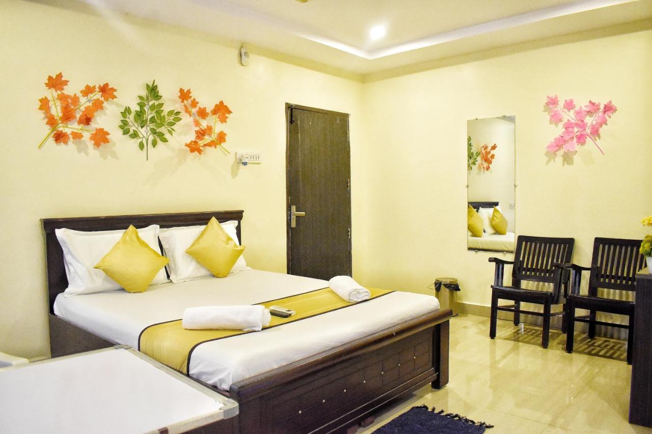 Skyotel Hotels & Banquets Vijayawāda Buitenkant foto