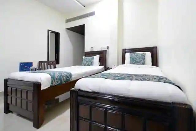 Skyotel Hotels & Banquets Vijayawāda Buitenkant foto