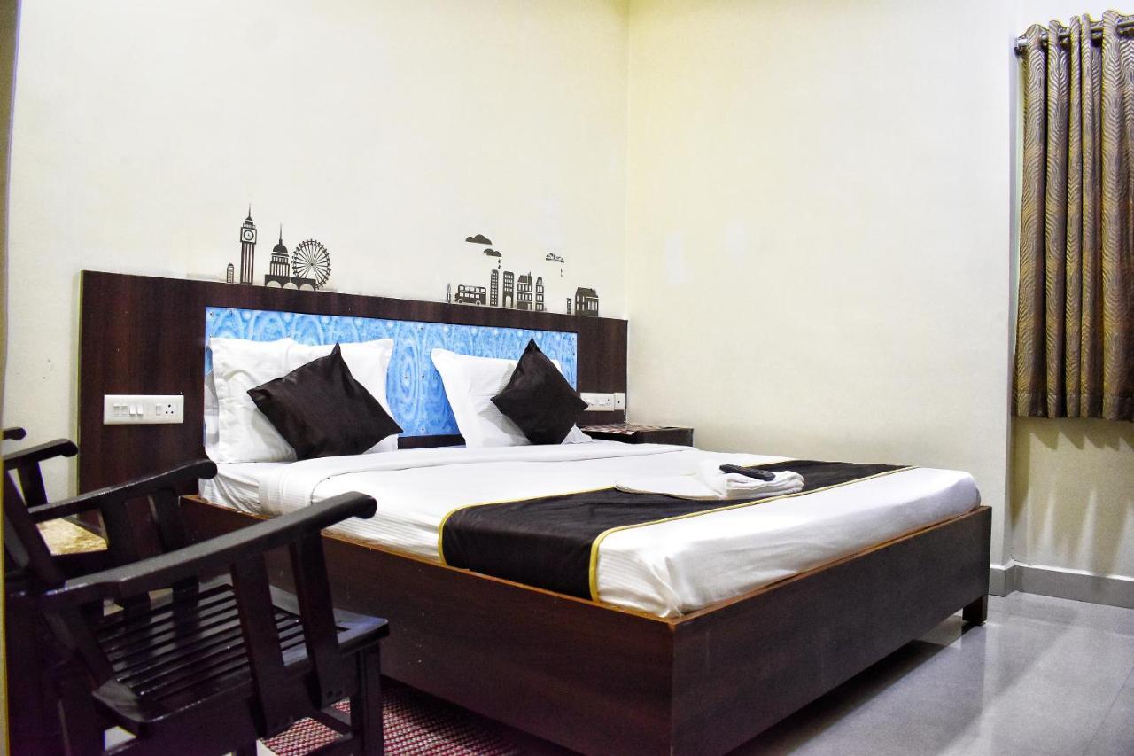 Skyotel Hotels & Banquets Vijayawāda Buitenkant foto