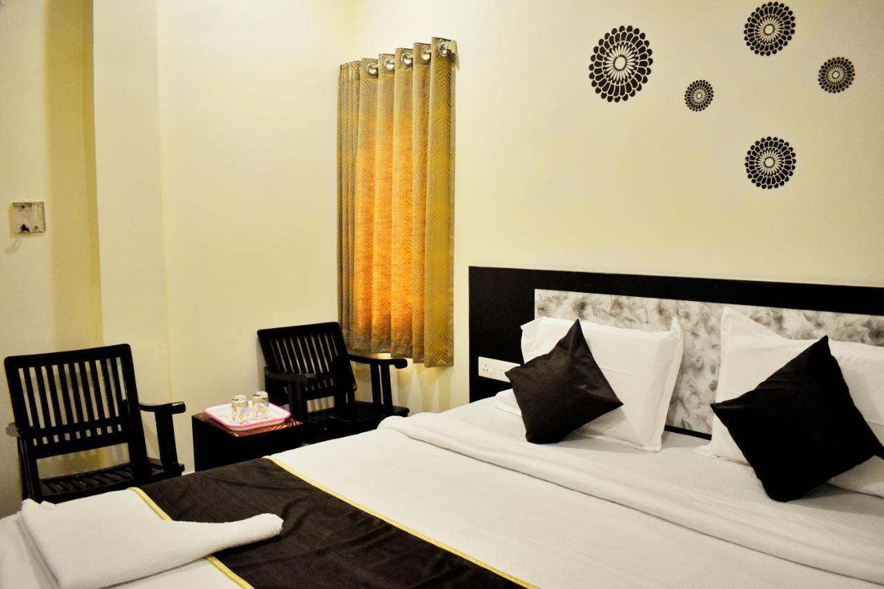 Skyotel Hotels & Banquets Vijayawāda Buitenkant foto