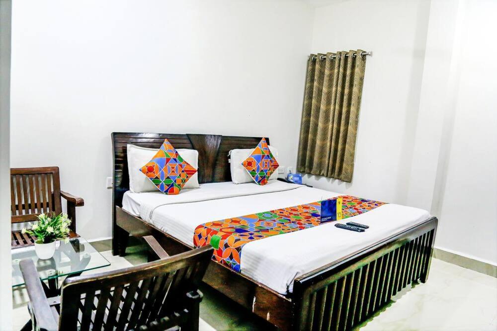 Skyotel Hotels & Banquets Vijayawāda Buitenkant foto